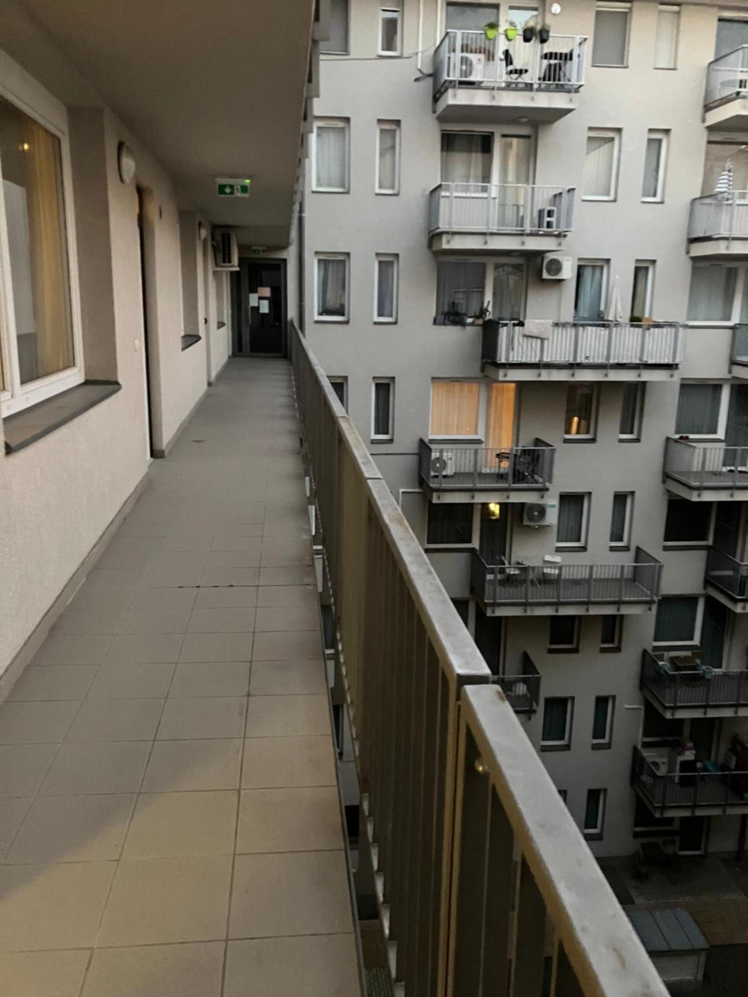 Roland Downtown - Garay Апартаменти *